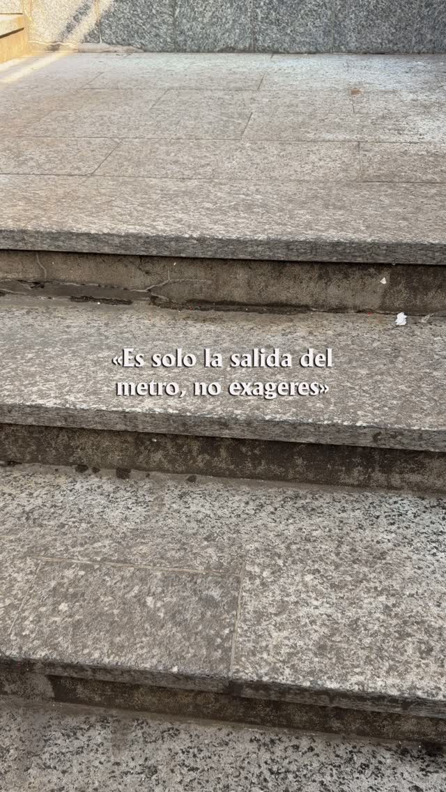 🇮🇹 Ese momento en el que bajás del metro… subís las escaleras… y de repente…

Milán te explota en la cara 🥹

Uno de esos momentos wow que cada viaje tiene.
📍Estación de metro Duomo (M1/M3) de Milán

#duomodimilano #metromilano #milán